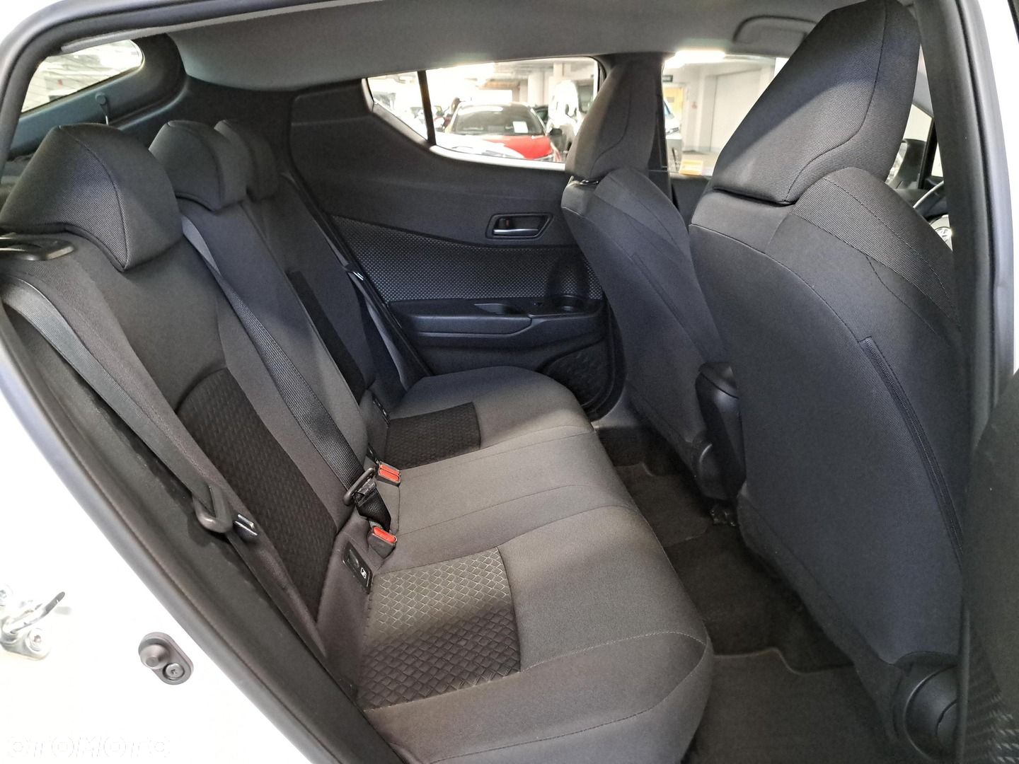 Toyota C-HR - 13