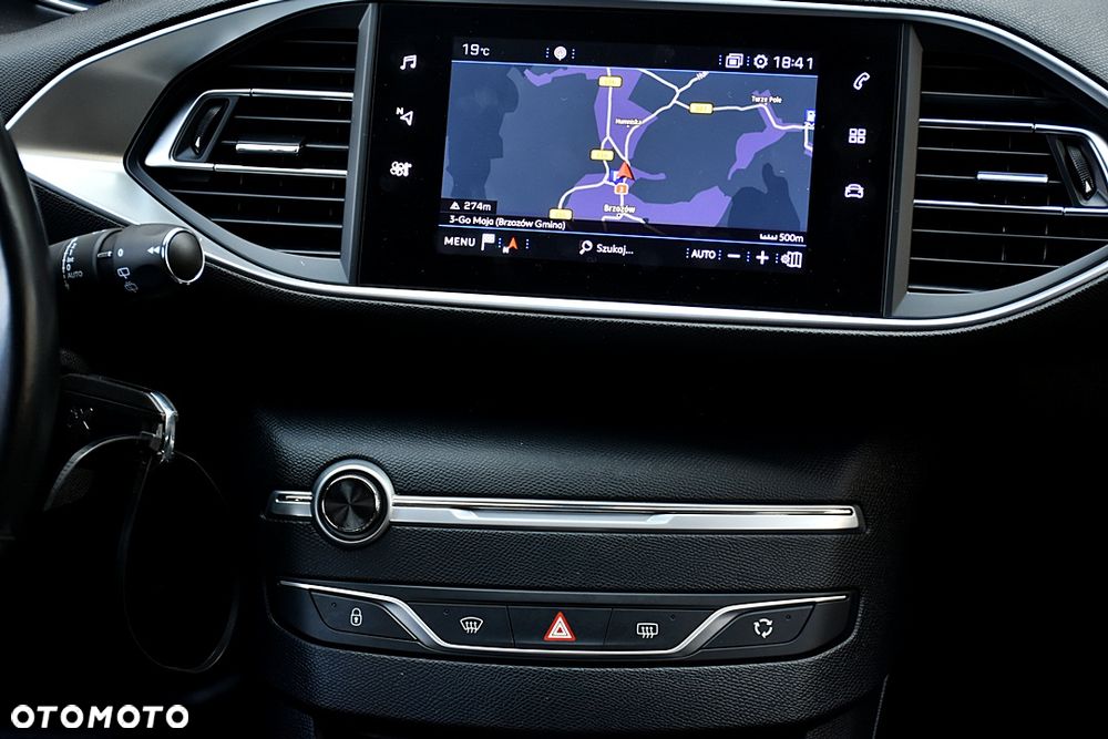 Peugeot 308 BlueHDi 130 EAT8 Stop & Start Allure - 23