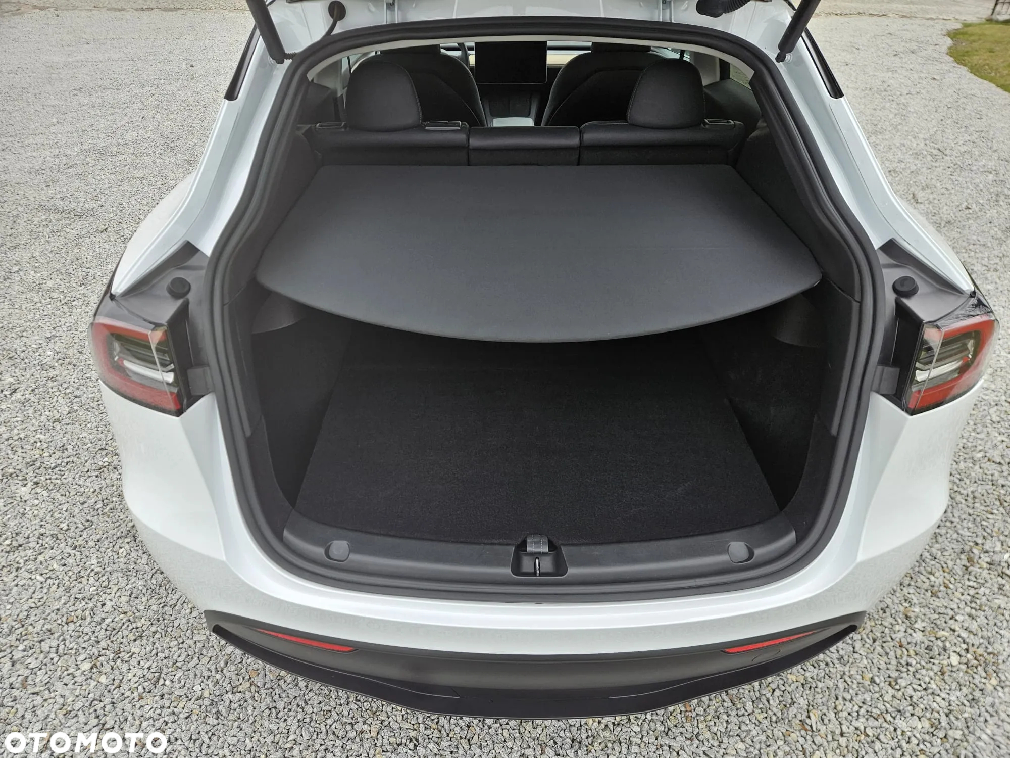 Tesla Y Model RWD - 34