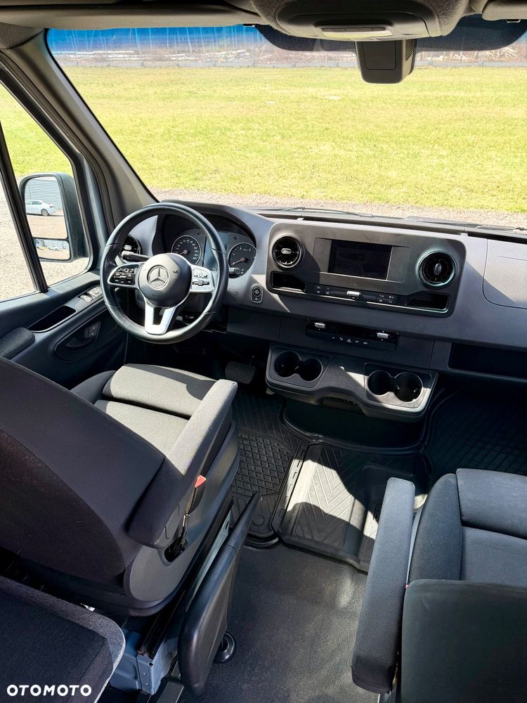 Mercedes-Benz Sprinter - 11