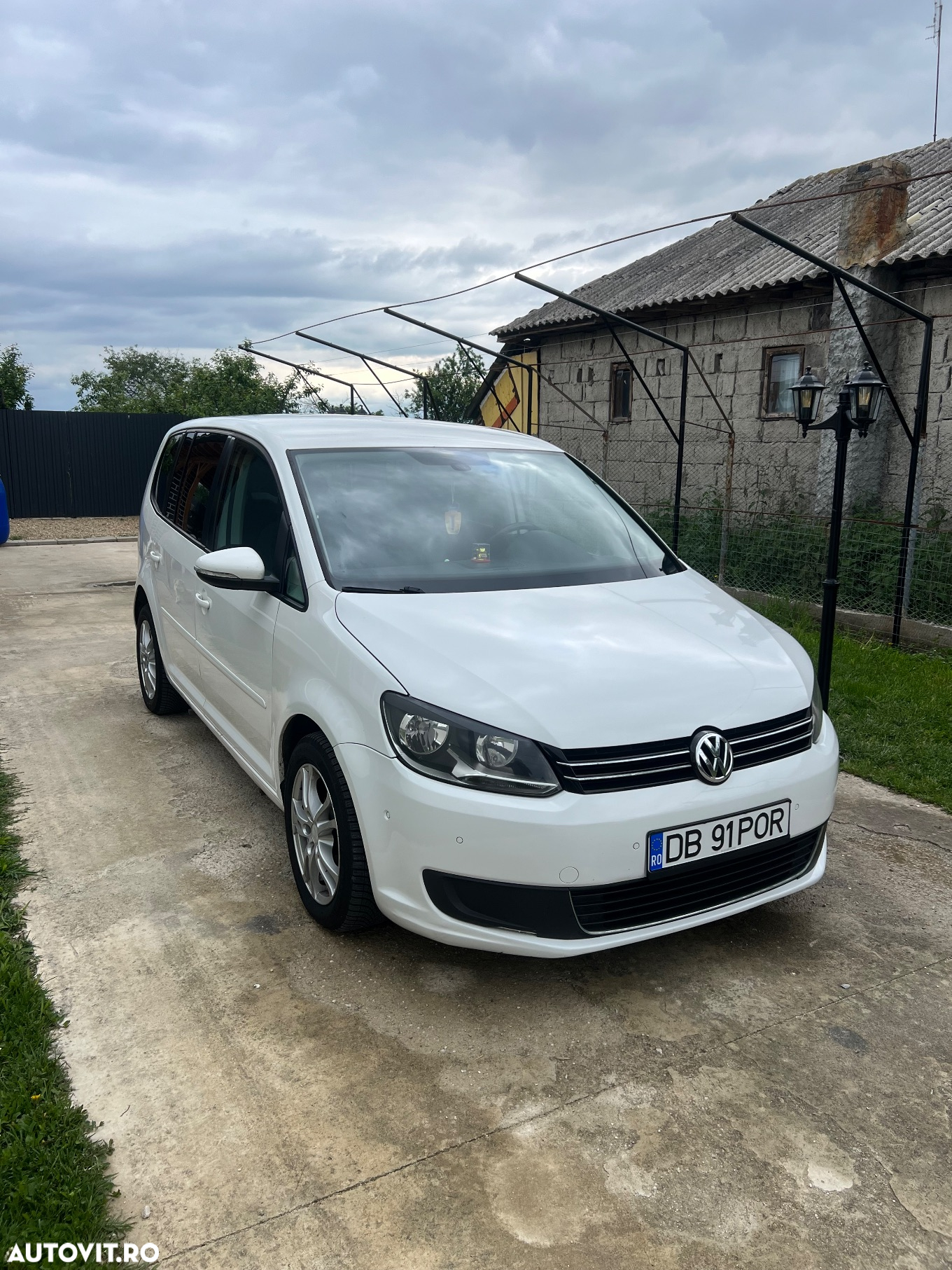 Volkswagen Touran 2.0 TDI DPF BlueMotion Technology DSG Comfortline - 3