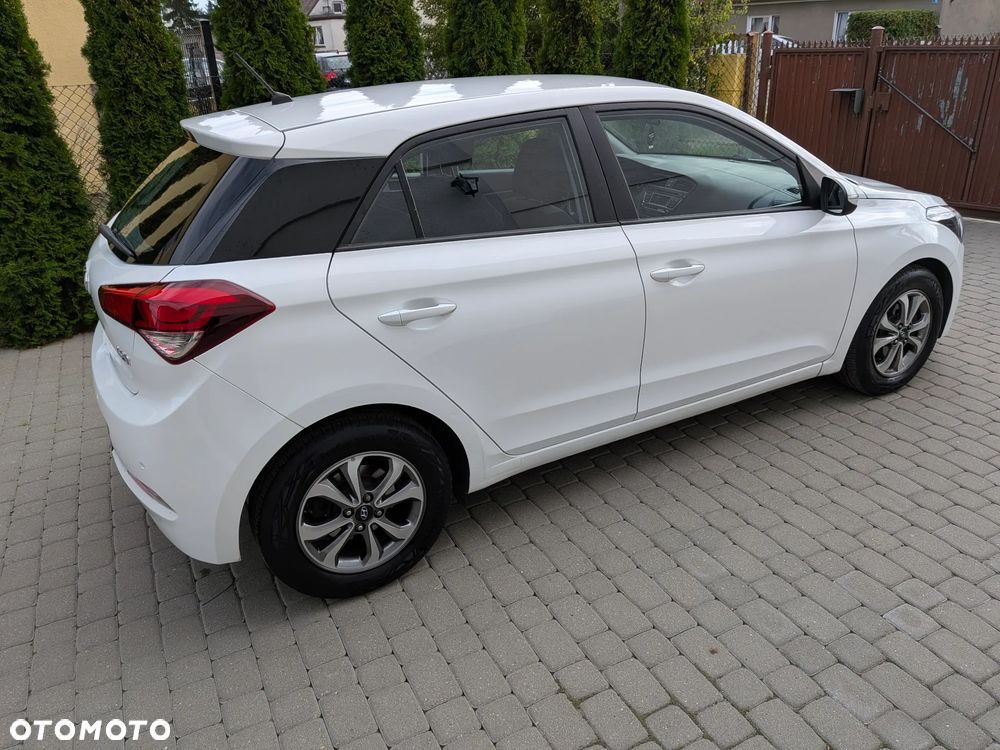 Hyundai i20 1.2 Intro Edition - 11