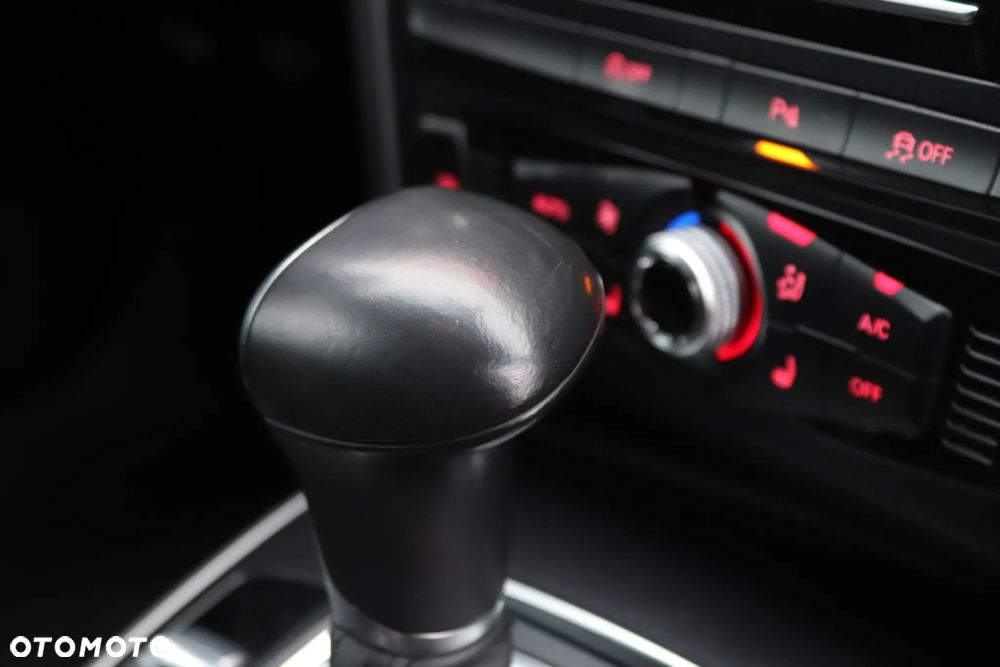 Audi A4 Avant 2.0 TDI S tronic quattro - 24