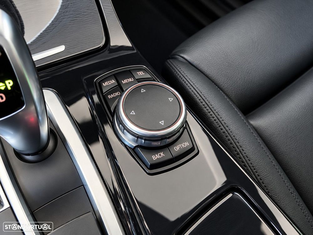 BMW 520 d Pack Desportivo M Auto - 53