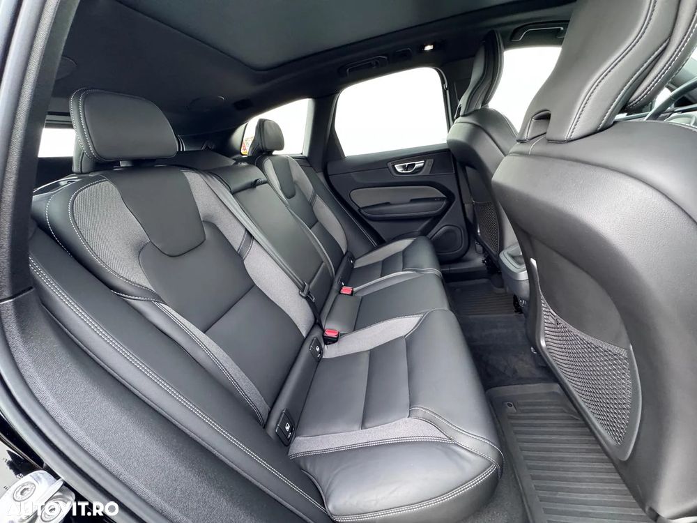 Volvo XC 60 B5 MHEV AT8 AWD Momentum Pro - 23