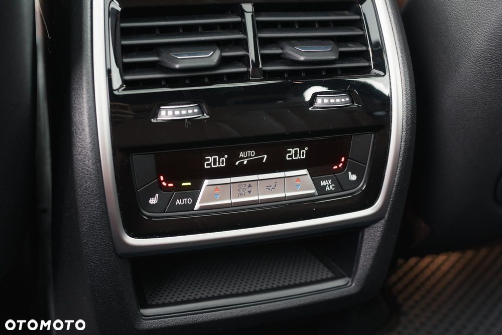 BMW X5 M50i - 36