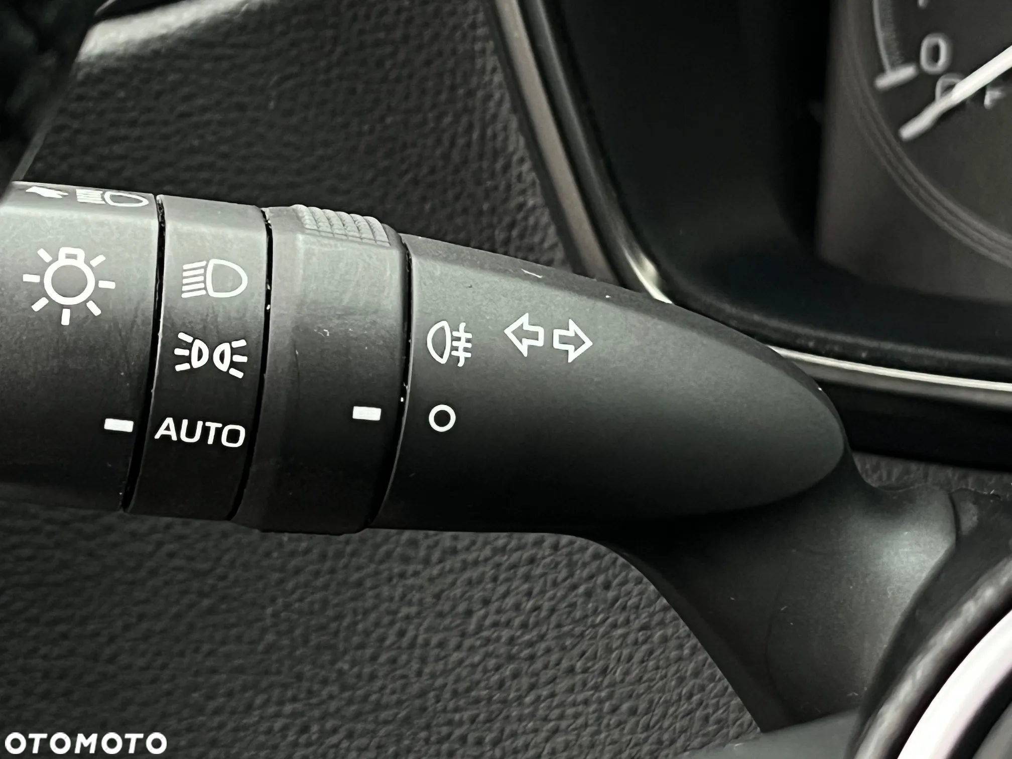 Toyota Corolla 1.8 Hybrid Comfort - 26