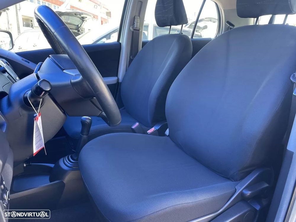 Toyota Yaris 1.0 VVT-i AC Manual - 13
