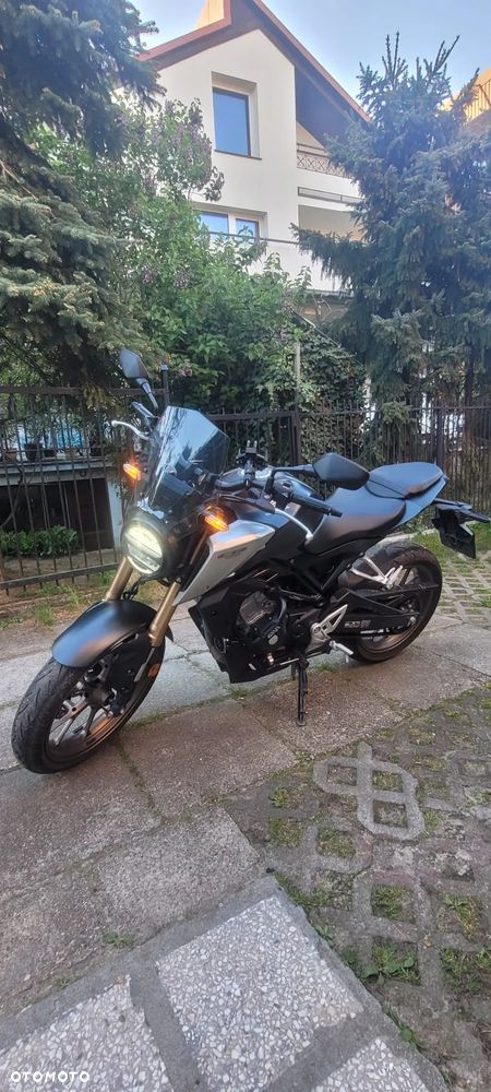 Honda CB - 1