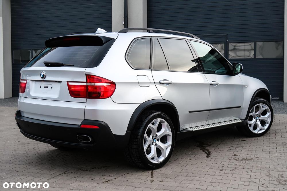 BMW X5 4.8i - 6
