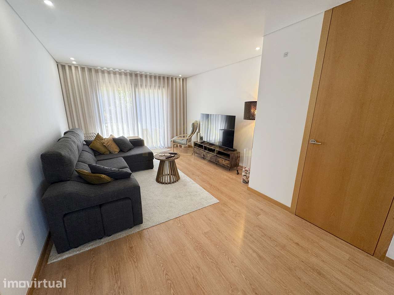 Moradia em Banda T2 - Enorme Jardim privado - Grande imagem: 3/23