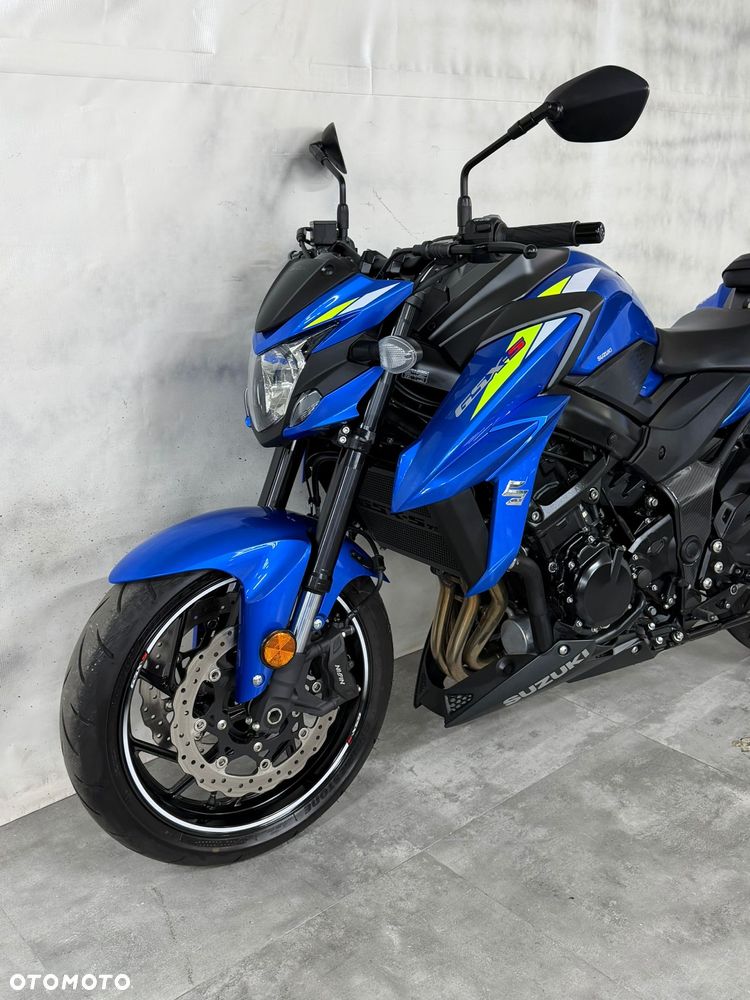 Suzuki GSX - 36