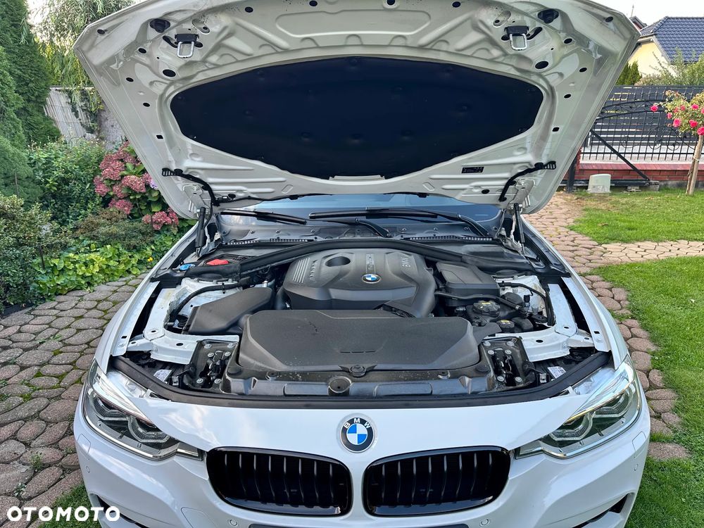 BMW Seria 3 330i M Sport - 8