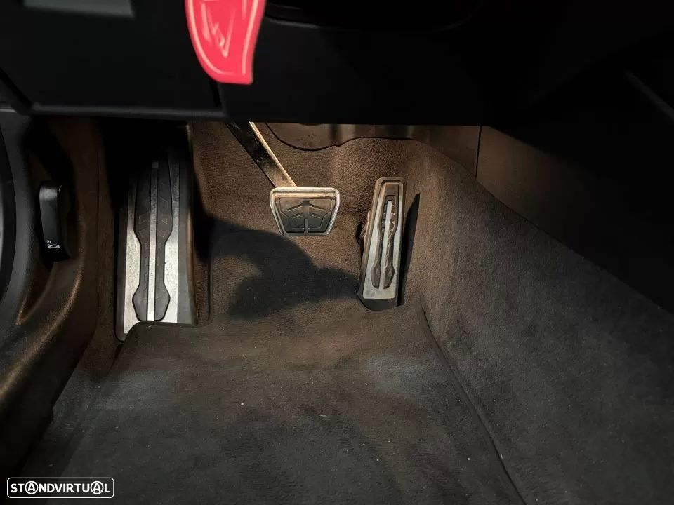 BMW 320 d Touring Pack Desportivo M Pro Auto - 23