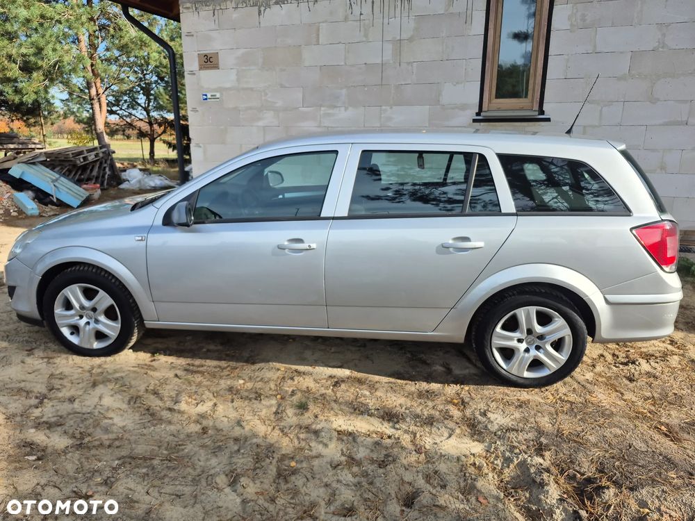 Opel Astra 2010 photo 3