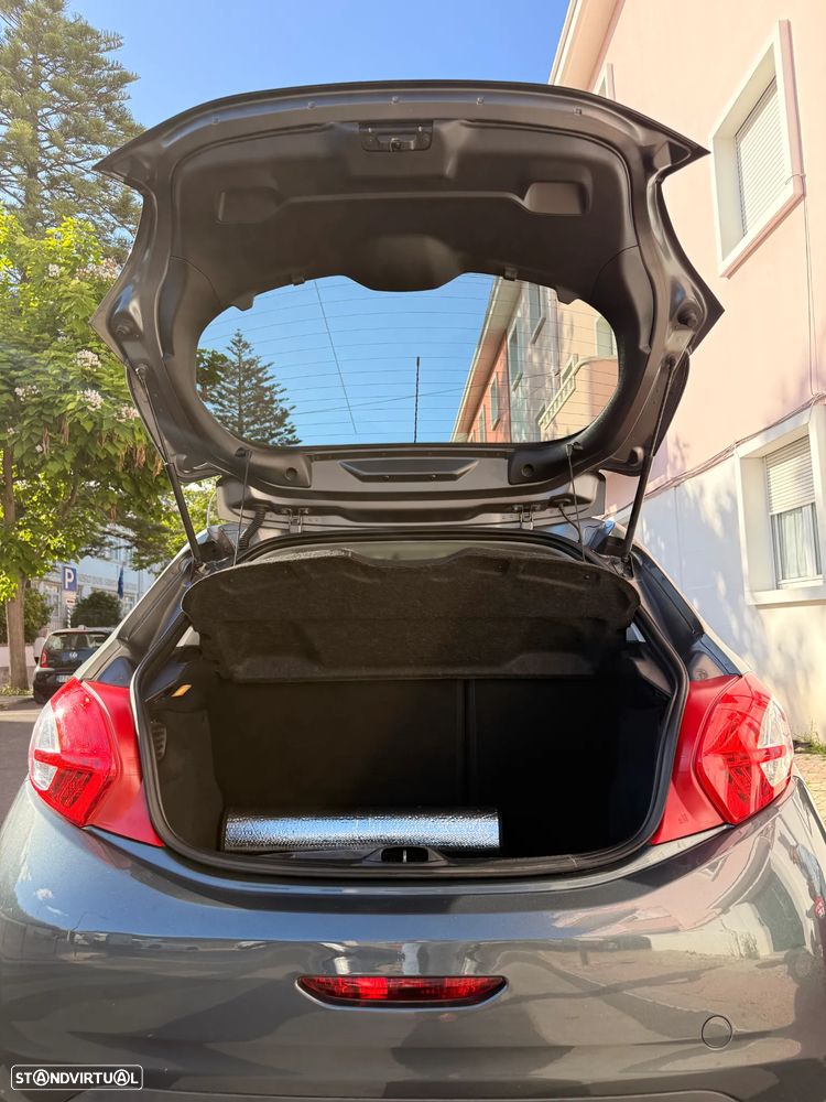 Peugeot 208 1.4 HDi - 12