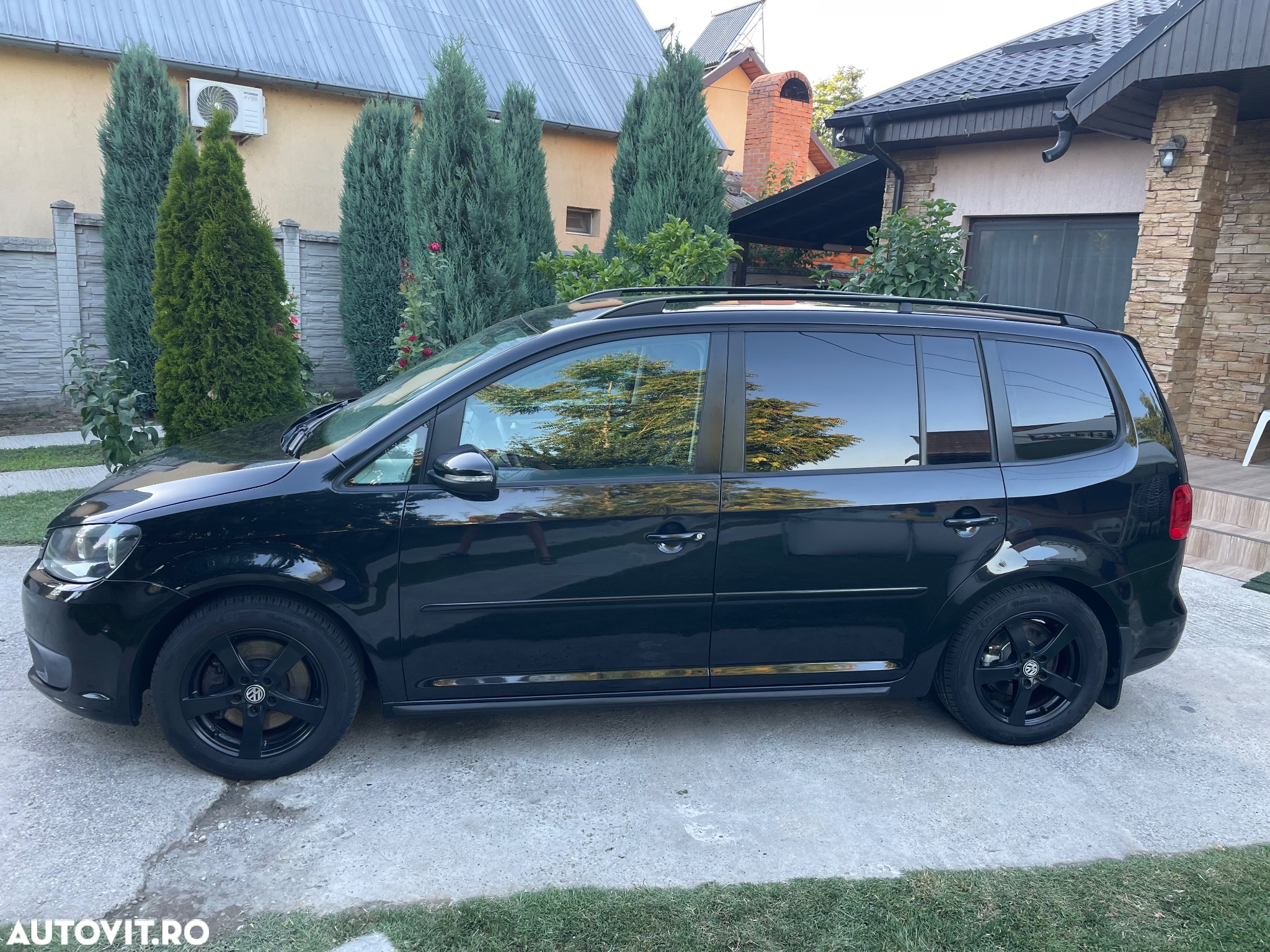 Volkswagen Touran - 3
