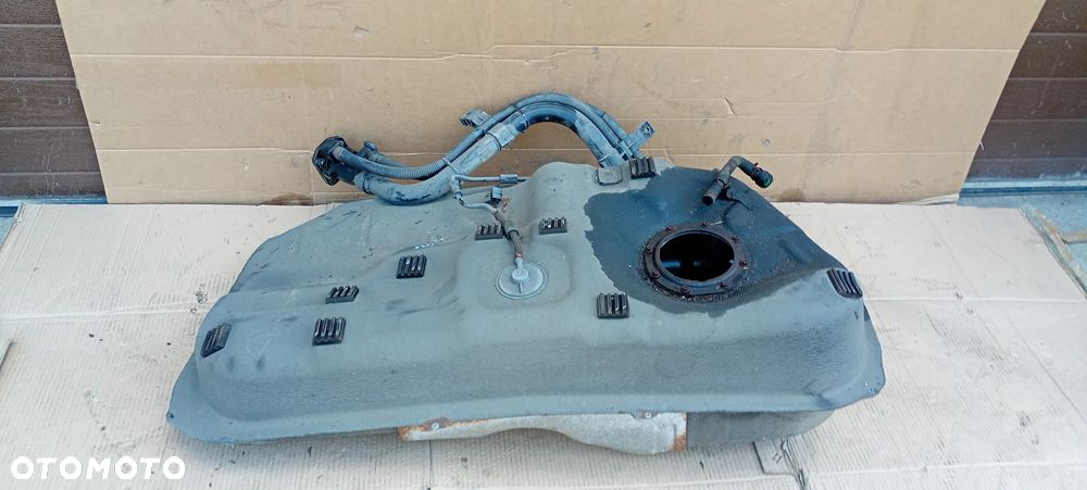 Zbiornik paliwa bak Hyundai IX35 2.0 CRDI 31100-2Y030 - 2