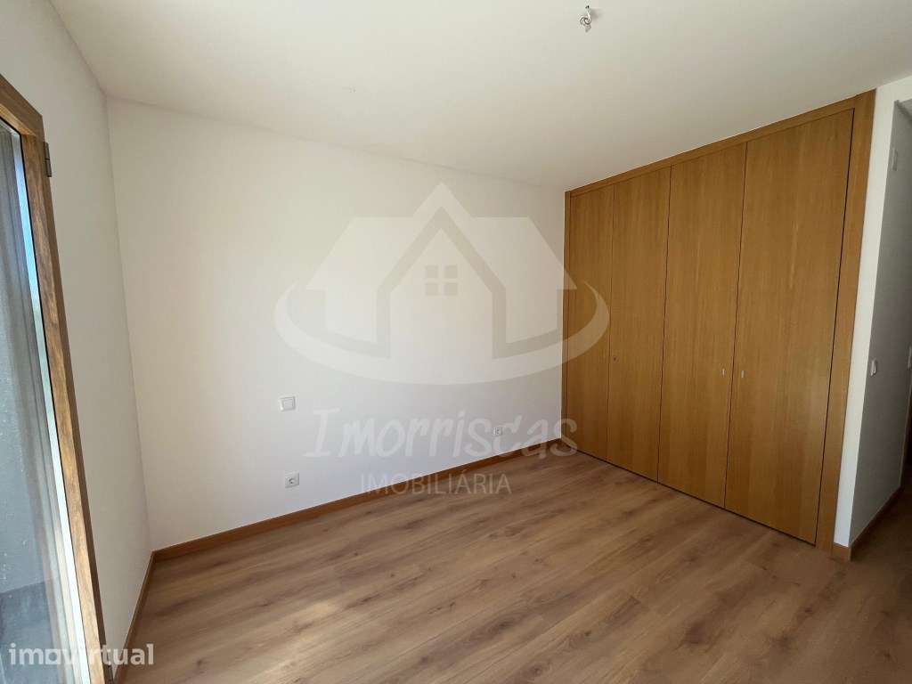 Apartamento T2 a estrear com garagem, no Bairro de São Jorge, Caneças. - Grande imagem: 4/17