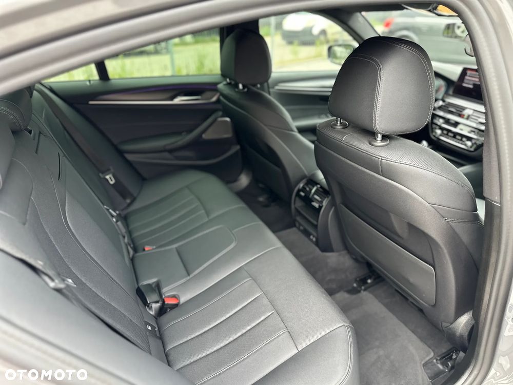 BMW Seria 5 520d xDrive - 11