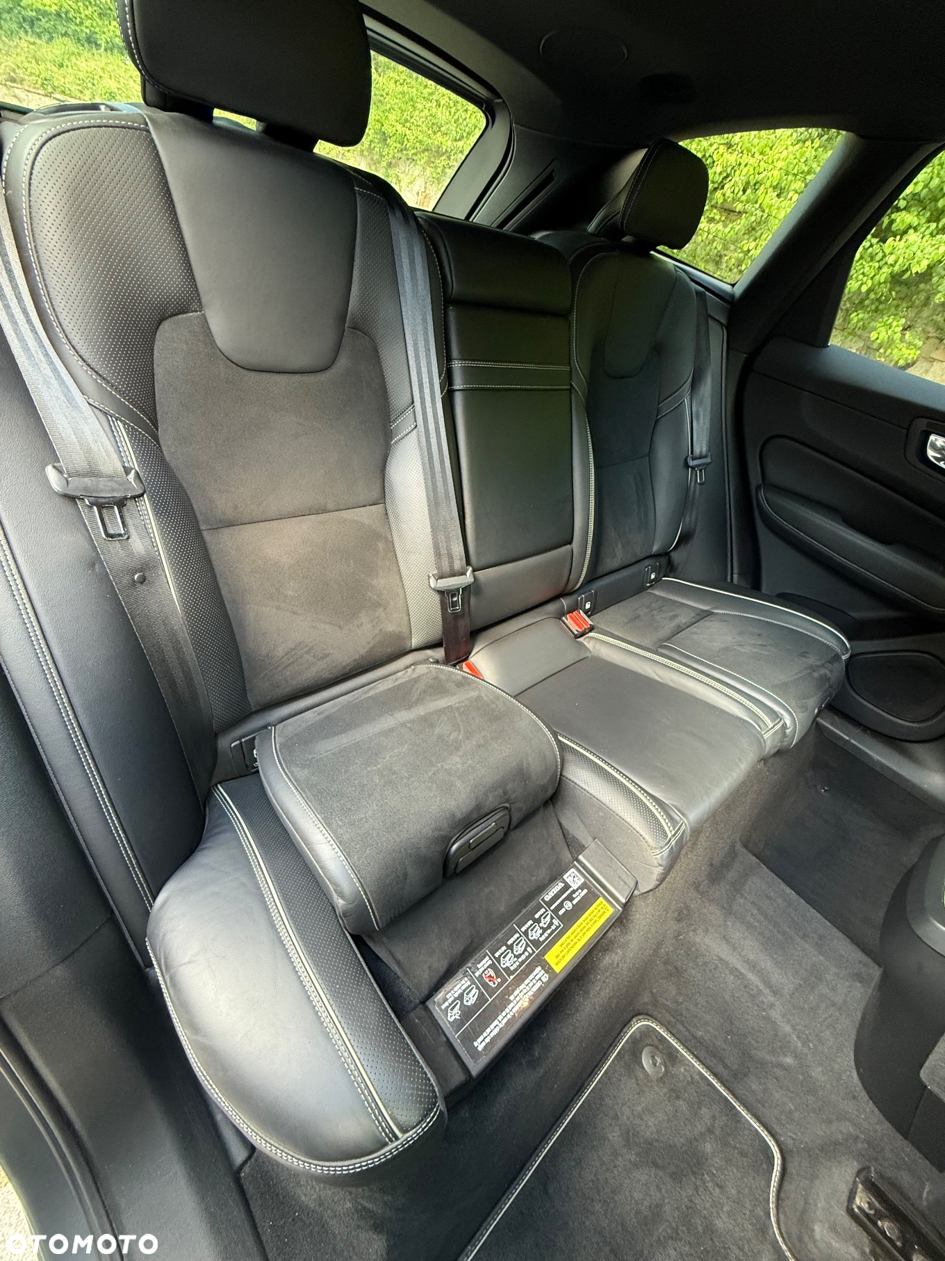 Volvo XC 60 D4 AWD R-Design - 27