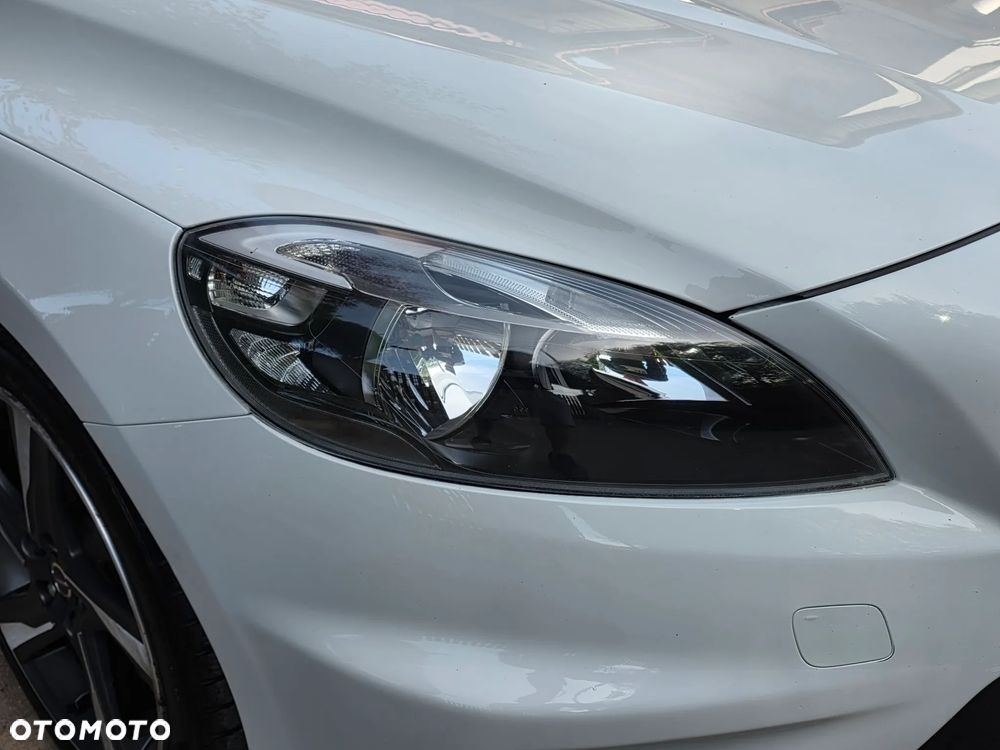 Volvo V40 D2 R Design - 13