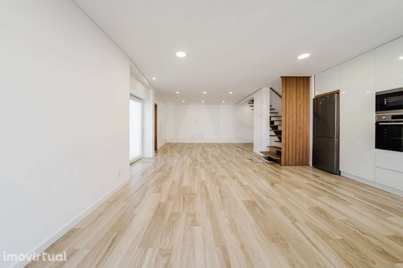 Moradia Remodelada T3 com terraço e pátio no Pó - Grande imagem: 4/37