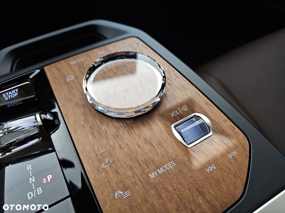 BMW iX xDrive40 76.6kWh - 17