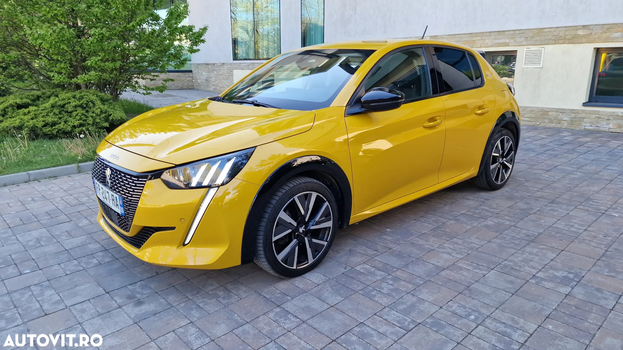 Peugeot 208 1.2 L PureTech STT EAT8 GT Line - 33