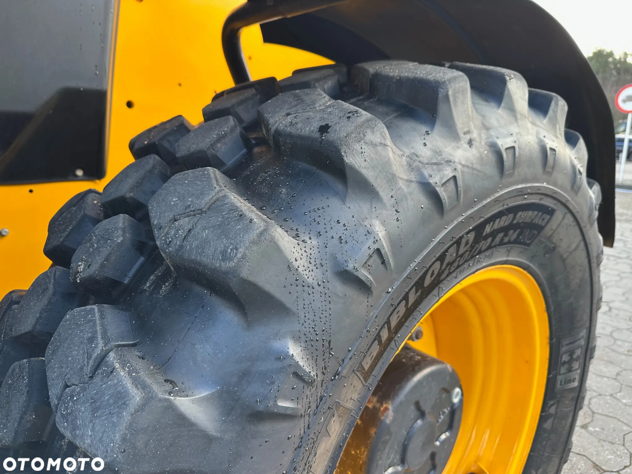 JCB 540-140 Hi Viz - 13