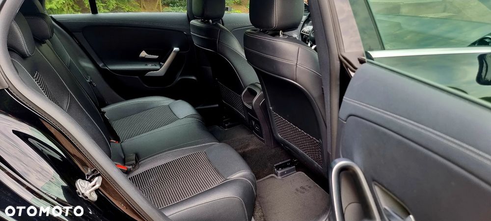 Mercedes-Benz CLA 220 d Progressive 8G-DCT - 17