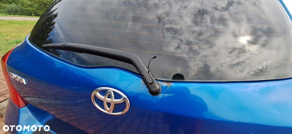 Toyota Yaris 1.3 - 6