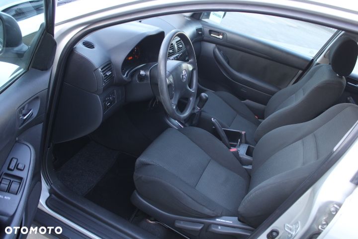 Toyota Avensis 1.8 VVT-i Luna - 24