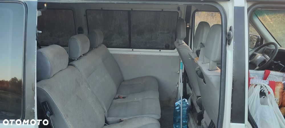 Volkswagen Transporter - 28