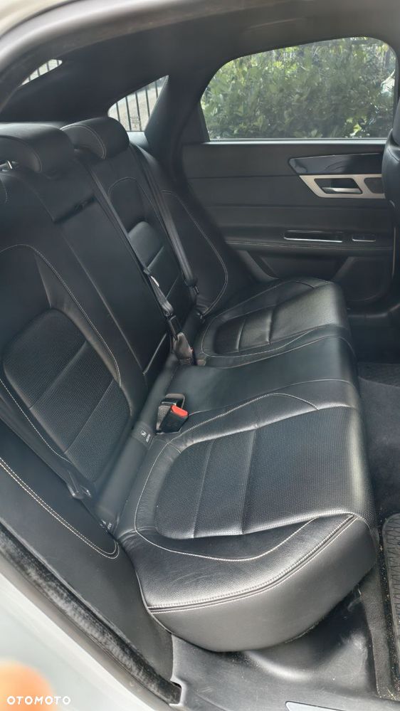 Jaguar XF 20d R-Sport - 7