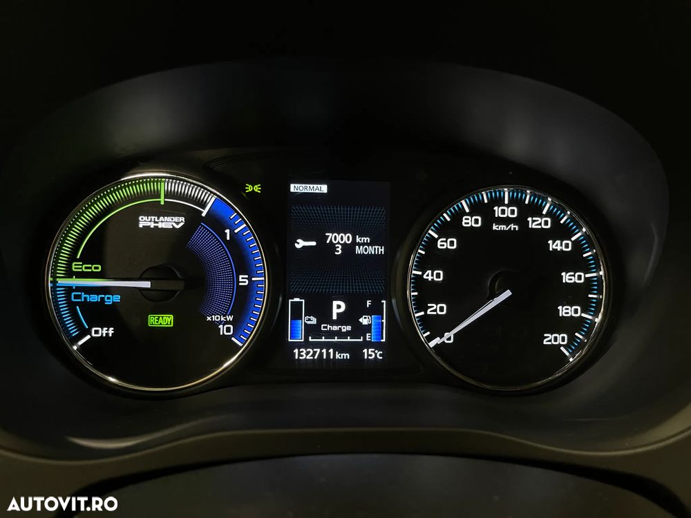 Mitsubishi Outlander 2.4 4WD Plug-In Hybrid - 28