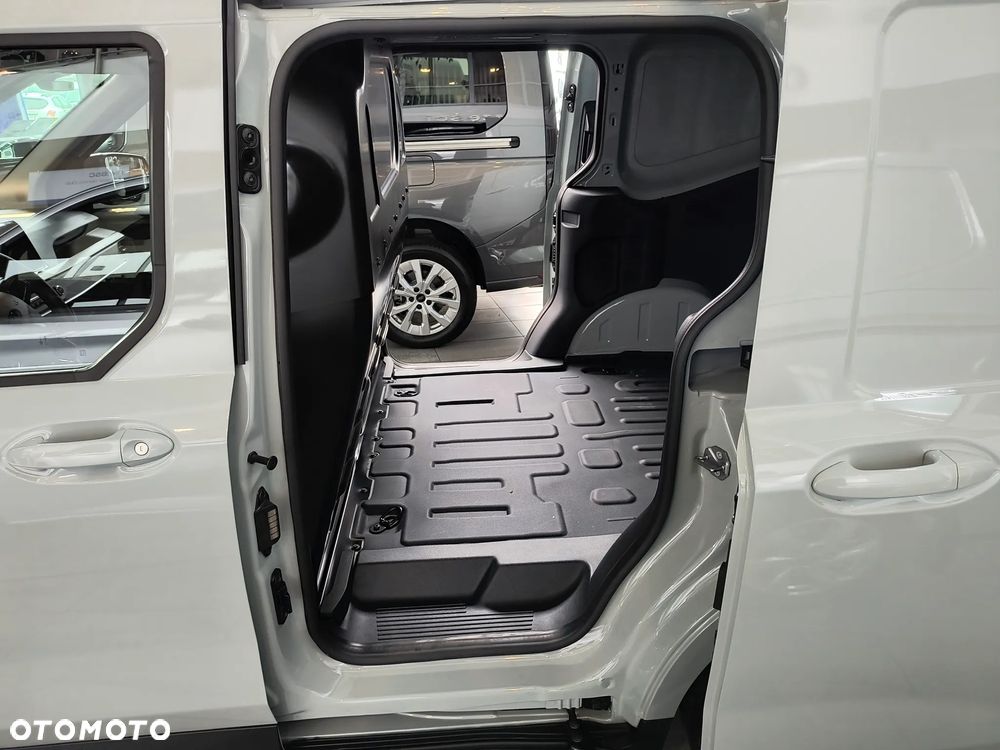 Ford Transit Courier - 9