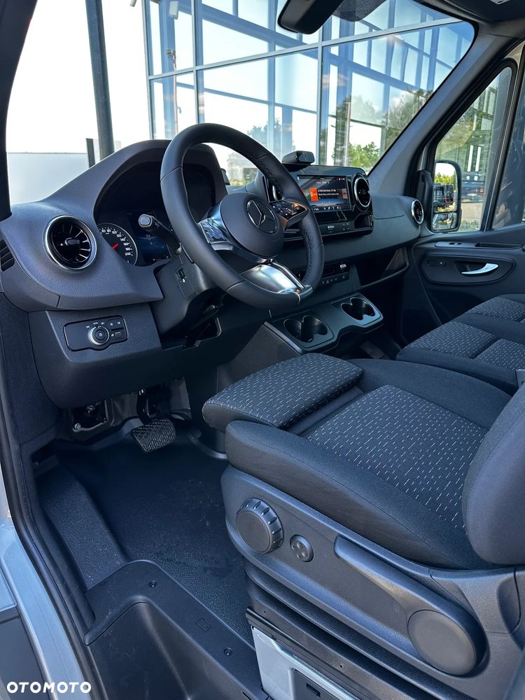 Mercedes-Benz Sprinter - 17