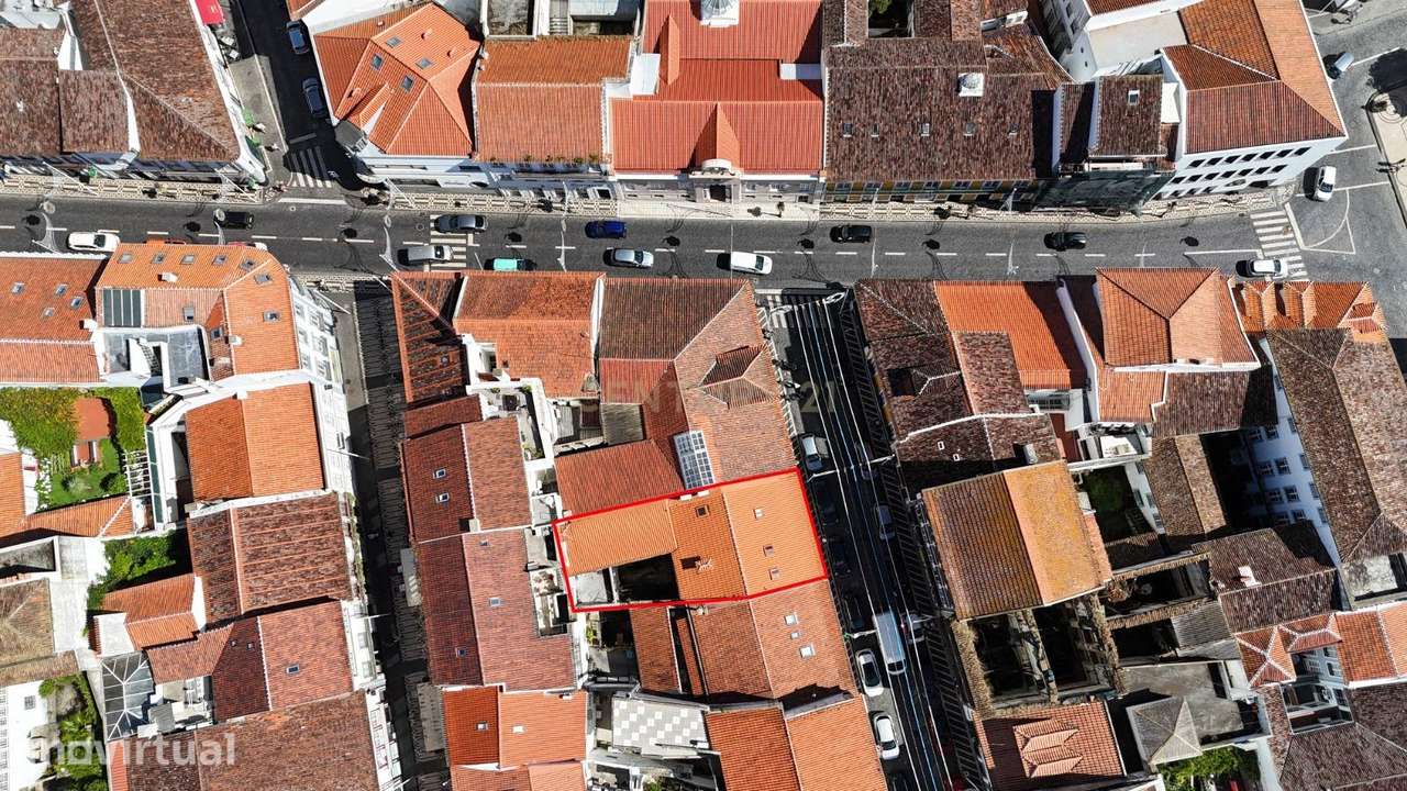 Moradia com Espaço Comercial no Coração de Angra do Heroísmo – Uma Opo - Grande imagem: 5/49