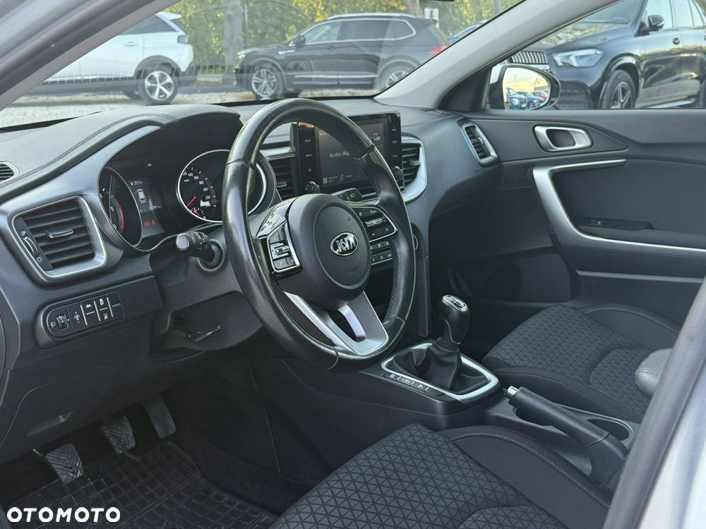 Kia Ceed - 10