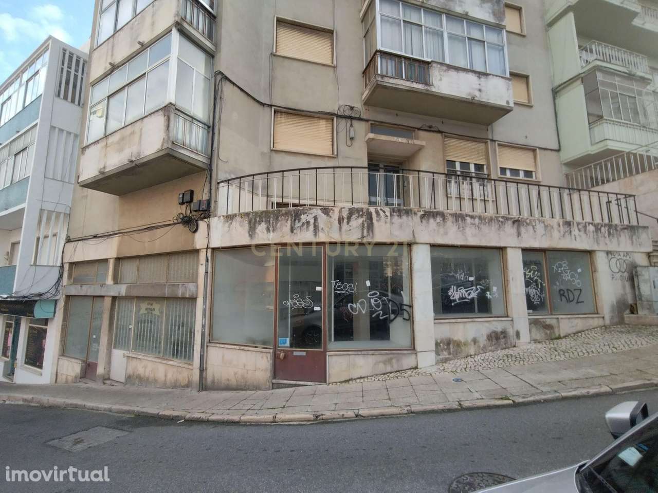 Prédio no Centro de Sacavém : Oportunidade de Investimento - Grande imagem: 2/33