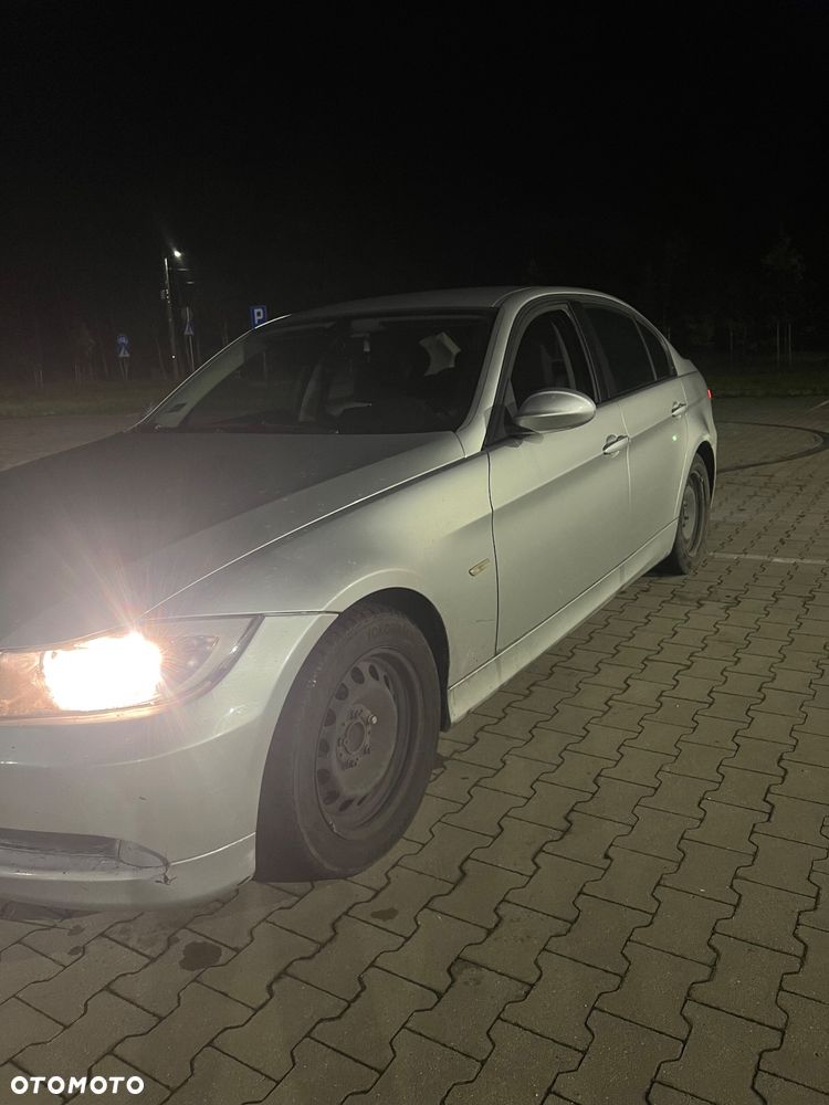 BMW Seria 3 318i - 4
