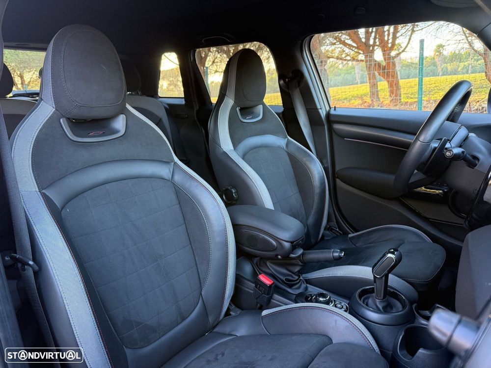 MINI 5 Portas Cooper S Premium JCW Auto - 32