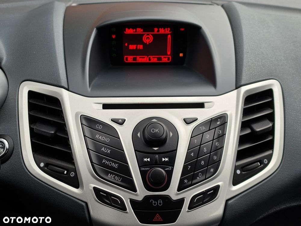 Ford Fiesta 1.4 Champions Edition - 29