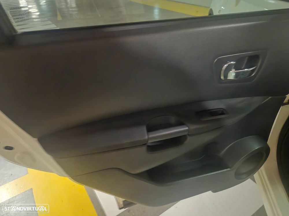 Nissan Qashqai +2 1.5 dCi Tekna Premium 17 - 31