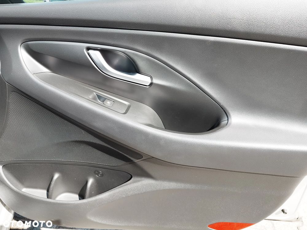 Hyundai i30 Fastback 1.6 CRDI Premium - 10