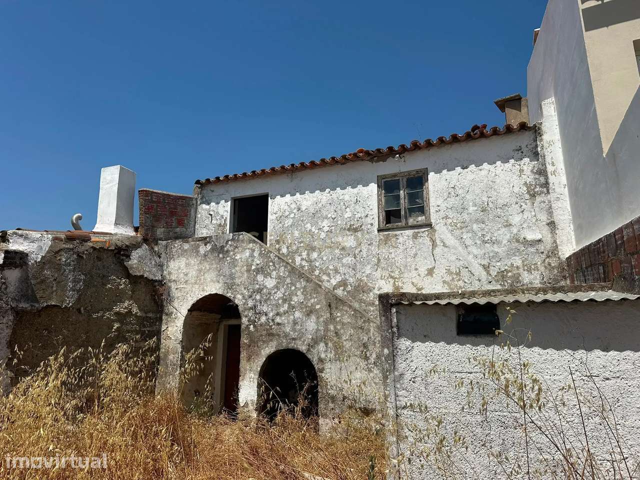 OPORTUNIDADE DE INVESTIMENTO EM MOMBEJA - T3 COM AMPLAS ÁREAS , QUINTA - Grande imagem: 5/23