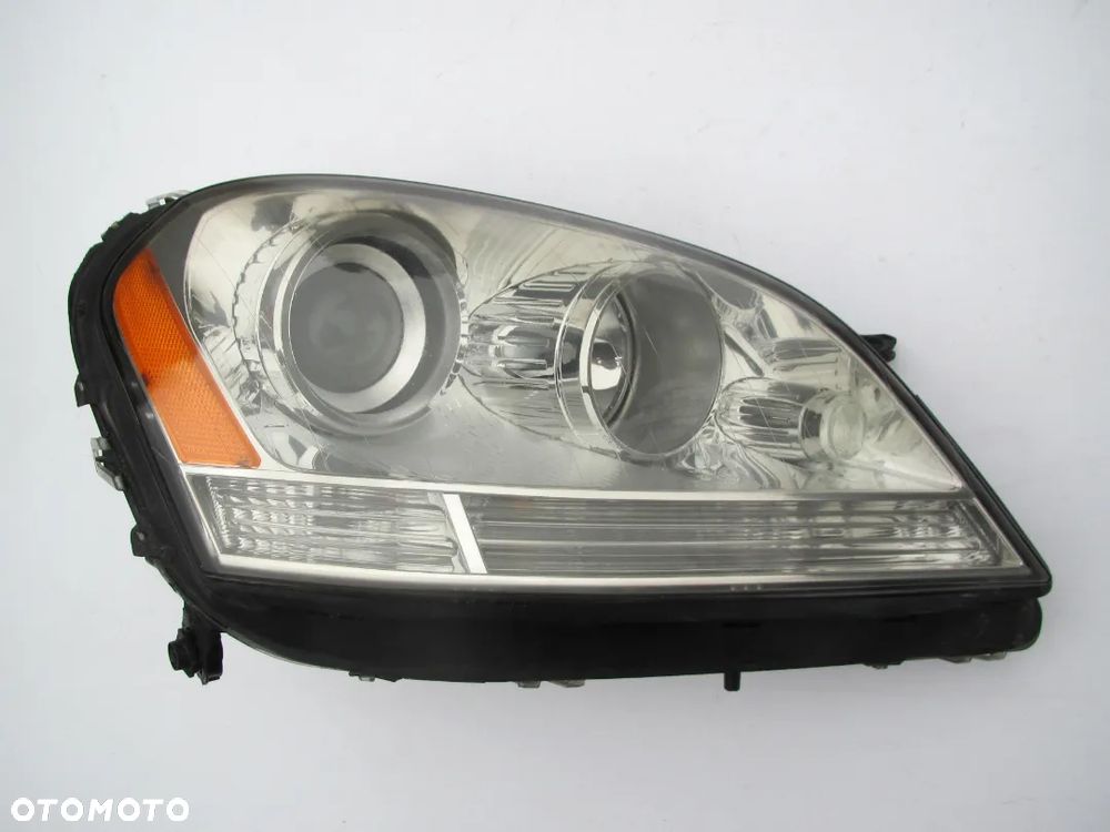 MERCEDES ML W164 2005 - reflektor USA HELLA - 15