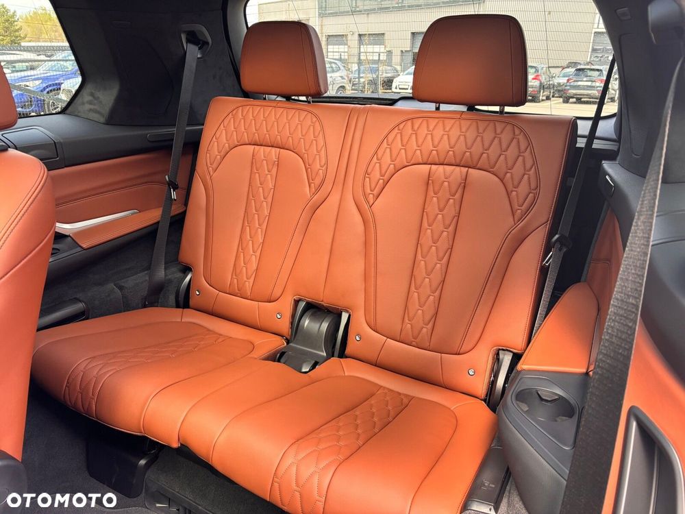 BMW X7 - 24