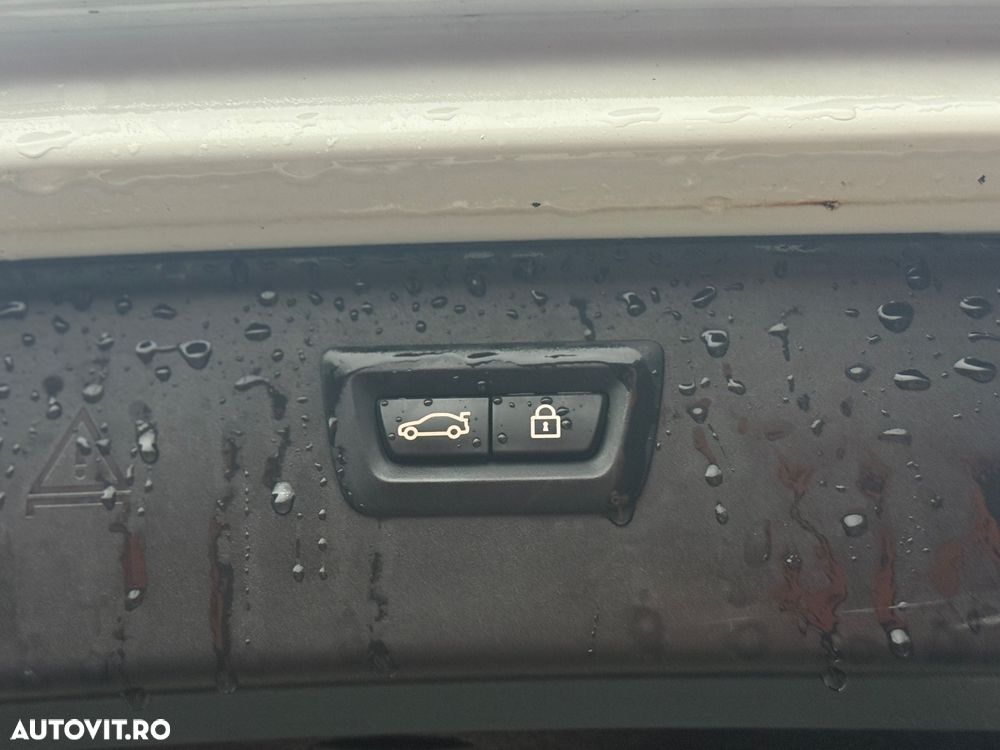 BMW Seria 5 525d xDrive Touring Aut. - 24